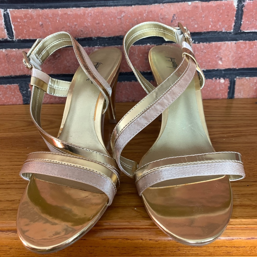 Jacqueline Ferrar Gold Heels SZ-8 1/2